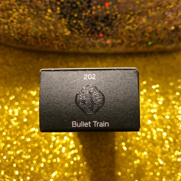 Sealed! SHISEIDO VisionAiry Lipstick Bullet Train - Picture 2 of 7